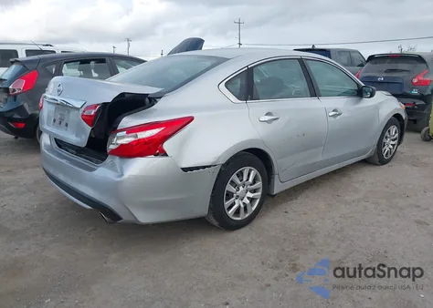 2017 Nissan Altima 2.5/2.5 S/2.5 Sl/2.5 Sr/2.5 Sv z USA, uszkodzony, nr VIN 1N4AL3AP5HN305748